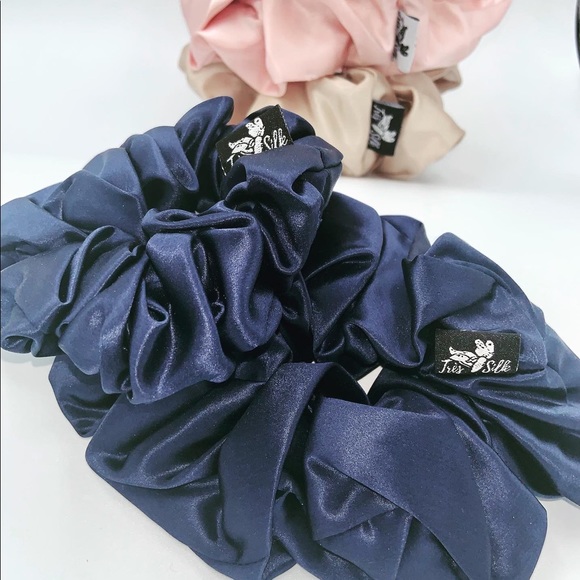 SILK Scrunchies Set of 2- Très Silk- Navy blue scrunchies 1 large 1 medi… - Picture 2 of 4